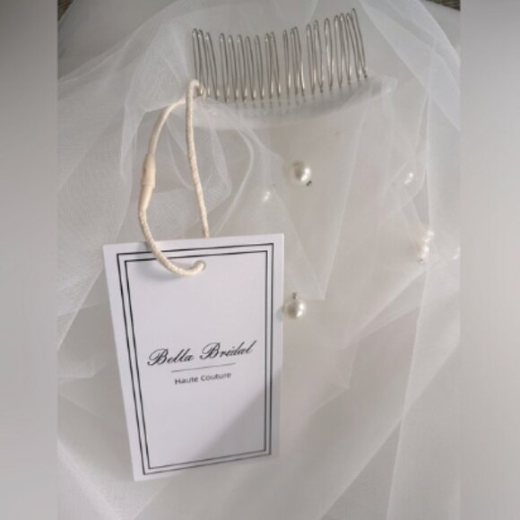 Two-tier Cathedral Pearl Beaded Wedding Veil main image 6